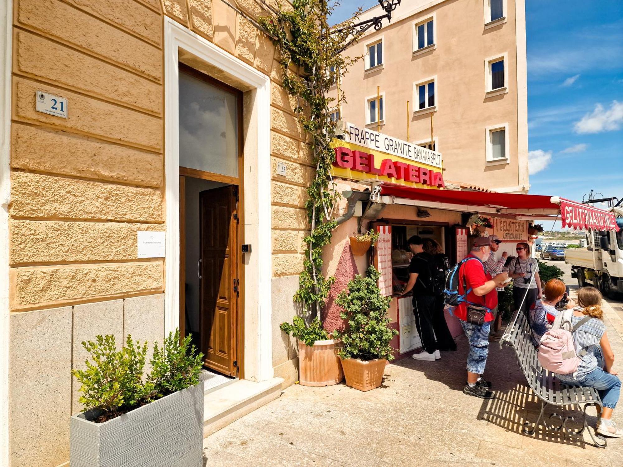 Il Caracolo Rooms 马达莱纳 外观 照片